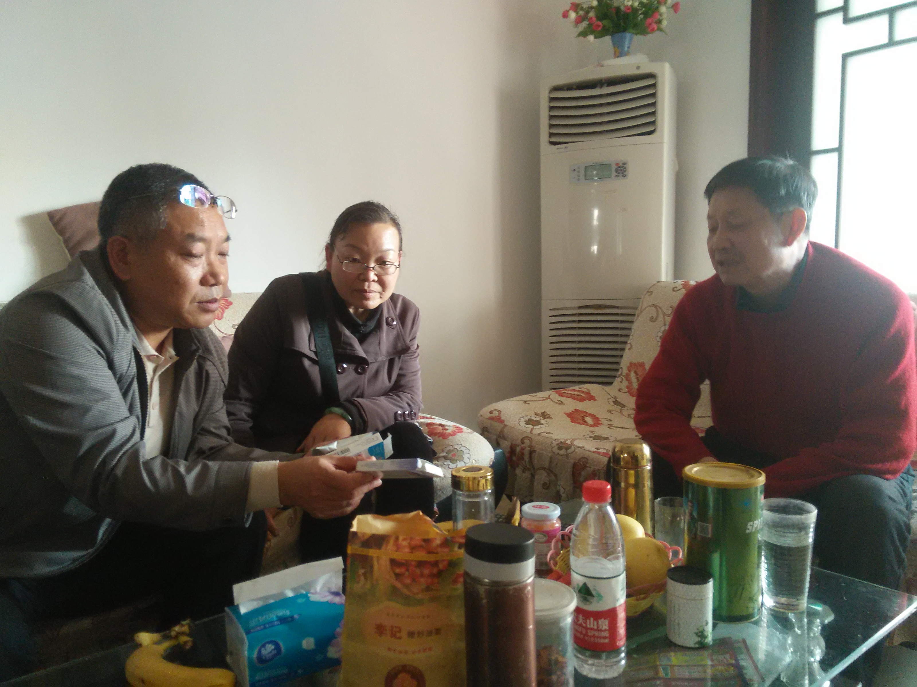 bevictor伟德官网2017年重阳节慰问2.jpg